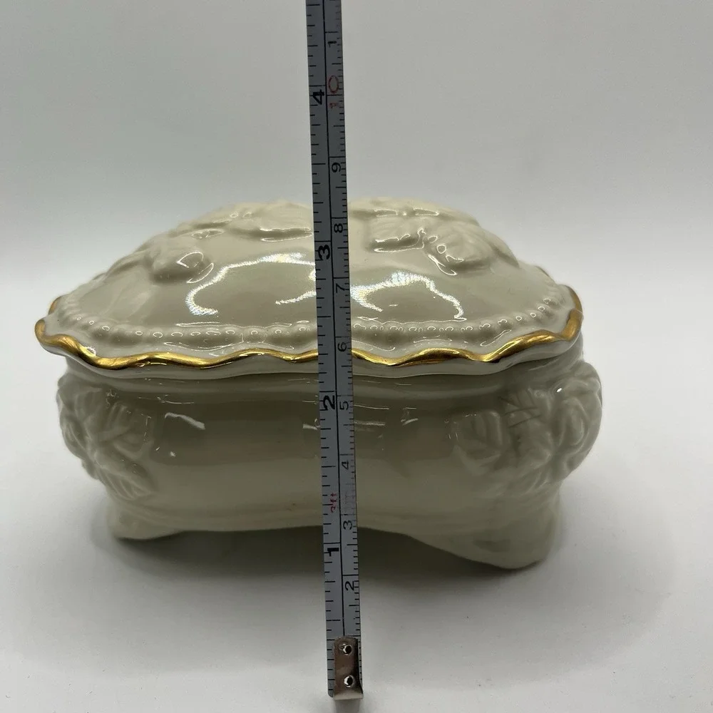 Heart Shaped Small Porcelain Embossed Roses Ivory Trinket Box & Lid w/Gold Trim